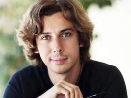 А есть телефоны стюардесс за 40?