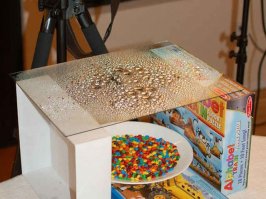 Угу-ага, заморочится с этой композицией - а после с нуля фотошопить конфетки по цвету.