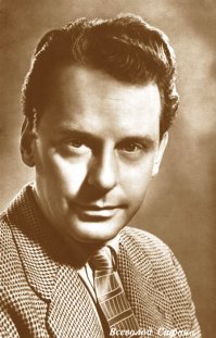 Елена Сафонова переняла у своего отца и красоту, и спокойствие. 
Соглашусь, в фильме нет главного героя - мужчины положительного во всем. Редкое упущение для фильма советской эпохи. Оттого главная героиня не находится в его тени. К трогательной истории добавляет повседневную серость и унылость погода Ленинграда. И музыка. Фильм - просто шедевр! Таких теперь не снимают. Мне кажется, что все последующие продолжения не имеют права на показ, чтобы не портить очарование от первого фильма.