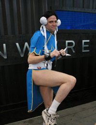 это Чан-Ли со стрит-файтера, автор, ну что ты?