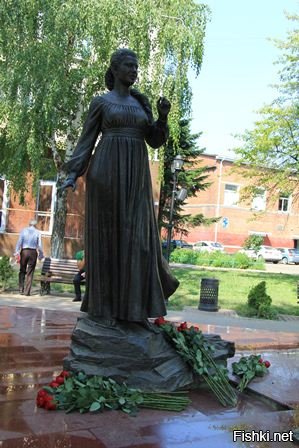 Памятник Толкуновой в Белореченске