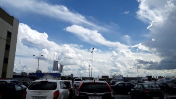 Вот еще прошлогоднее нашел.
Розовое и красное, без эффектов и светофильтров. Такое небо было.