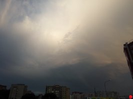 Уж извините за каКчество, да и подрезать пришлось не принимал сайт, нормальную "машинку" с собой не таскаю, фотки с телефона да и вечерние все. Но всё равно симпотно получилось. Фотки с красной меткой в ПНУ это, одно и тоже небо, только "с разных сторон"
.Ростов-на-Дону.