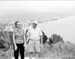 а кто вам сказал, что он был патриотом украины? Он то как раз и был выродком, даже внешне -