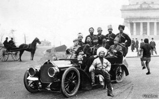 Кавказцы в столице должно быть как-то так)