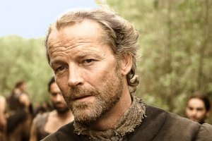 Эй! Не слушай всяких гансов.
У статуи нету...