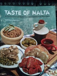 Ну так Вы у мальтийцев поинтересуйтесь, за каким хренов они все в одно блюдо свалили да еще и назвали не по-русски. :)
А я всего лишь приготовил это блюдо по рецепту из мальтийской кулинарной книги, которую я купил в прошлом году, отдыхая на Мальте.