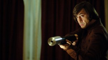 Мне кажется, для эффективного глушения выстрела Мосинки (7.62х54) глушитель должен быть с двухлитровую баклажку от Спрайта. Да и патроны придется ослаблять до дозвуковой скорости пули.

Был, кстати, такой киноляп в "Старикам тут не место", Хавьер Бардем успешно глушил выстрелы из 12К почти пистолетным глушителем ))