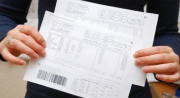 А у нас такие в офисе сидят и тупо бумажки по ящикам расскидывают. Цыганку хоть послать можно!