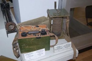 Отец Русской Демократии первым то ты его назначил???  Вот тоже телефончик не лишенный мобильности...;)