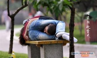 Скамейки нужны! Как без них отдохнуть в пути, почитать газету, посидеть в инете, да и просто прилечь отдохнуть )