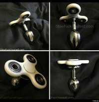 Студия фильмов для взрослых запихнула спиннер в свое творение