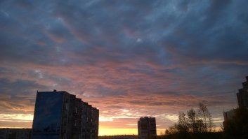 Закат и современные городские пейзажи