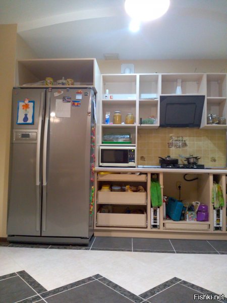 Такой холодильник примерно стоит как эта кухня. И вы говорите нет денег на кухню?имхо