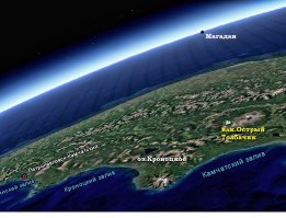 Так выглядит из космоса трещинное извержение вулкана Толбачик на Камчатке (ноябрь 2012 года).
Слева Острый Толбачик, справа -- Плоский Толбачик.