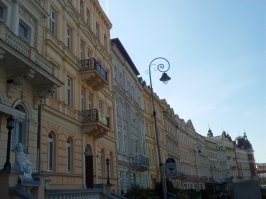 Ческе Крумлов это да.. но Карловы Вары посказочнее будут..)