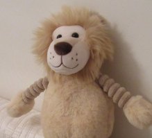 ... мне уже  даАавно не  десять и не -дцать и вообще, удивляете,господа...
Недавно в магазине увидела мягкую  игрушку, льва. Висит на прищепке подвешенный среди  тигров, один оденёшенек... грустный такой ((( Купила, сидит  теперь  среди подушек... на ночь   укладываю, прикольно... посмотрела, он  мне  улыбается в ответ. 
В детстве  не  было  таких  игрушек... да и  других  не  было, ))) наверное впадаю  в  детство ;-) А у десятилетнего мальчишки хорошее восприятие окружающего мира, которое и игрушками воспитывает  душу. Это на всю жизнь...