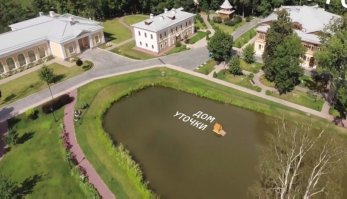 Мне кажется ответ очевиден и прост - т.к. многие коптеры сверх 250г снабжены или могут быть снабжены камерами, при этом они становятся довольно доступны, то они небезопасны для "верхушки". Желающих понаблюдать за жизнью "великих", выведать их тайны или как-то нагадить стало хоть отбавляй. Вспомните забор Медведя и домик для уточки.