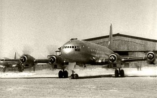 "Самолет опередил время". Нет, не технологически, просто "земля" не успевала за технологическим прогрессом. Просто на тот момент был не востребован. В СССР такое было не раз. Это в первую очередь - Ил-18 1946 года. Лишь через 10 лет второй (практически полностью обновленный вариант) нашел своего пассажира. Спасибо за прекрасную подборку!