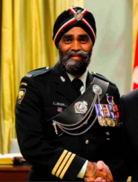 Министр обороны Канады (Харджит Сингх Саджан)- ходячая достопримечательность Канады