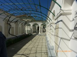 В Евпатории есть действующая Кенаса. БольшАя часть караимов живут в Крыму и в частности в Евпатории.