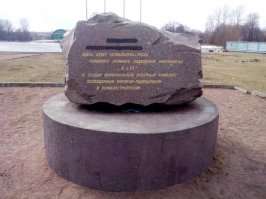 А в Питере даже две лодки - музея. И где-то во дворе дома на Кондратьевском отдельно рубка.