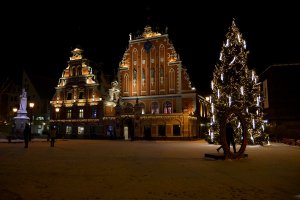 а мне в Риге понравилось. И как столица европейского Модерна, и пиво в РИМИ вкуснейшее по 69 центов, и подсветка на улицах ничо так.. холодно только было на Рождество шо пипец.