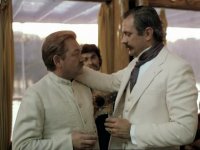 Юрий Саранцев (1928-2005), голосом которого говорит Бендер в фильме Гайдая, был не только актёром озвучания, но и сам снялся в сотне с лишним фильмов. Вот, вспоминайте:

"В бой идут одни старики" (1973) - командир авиадивизии


"Баламут" (1978) - декан


"Жестокий романс" (1984) - капитан "Ласточки"