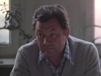 Юрий Саранцев (1928-2005), голосом которого говорит Бендер в фильме Гайдая, был не только актёром озвучания, но и сам снялся в сотне с лишним фильмов. Вот, вспоминайте:

"В бой идут одни старики" (1973) - командир авиадивизии


"Баламут" (1978) - декан


"Жестокий романс" (1984) - капитан "Ласточки"