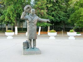 Самара. Сухов у речного вокзала и Деточкин у железнодорожного.