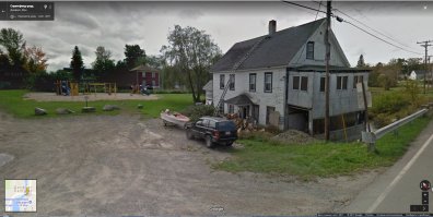 Что делать, что делать... Составлять инвестиционный проект и вваливать бабло. Только надо понимать во что, конечно.

Кстати, если кто думает, что в медвежьих углах развитых стран этого мира народ живет как-то по-другому, пусть посмотрит картинки с Google Map'a. 
Вот вам, например, пара фоток из США и Канады, взятых мною только что, прямо сходу и наугад: