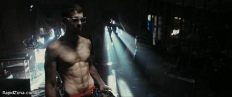 на пятой снизу не он...?)))