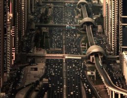 Что значит обычная дорога и метро в Дубае??? Это единственная широкая главная улица в городе!!! А метро для понтов.. самое дорогое и такого нигде нет....