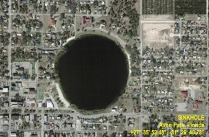 Дыра? - дыра.
Черная? - черная.