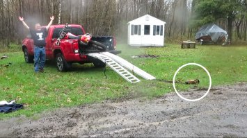 Как не стоит грузить мотоцикл в пикап