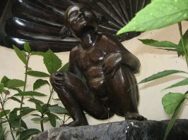 Лови контрольный. Между статуями метров триста, если не ошибаюсь