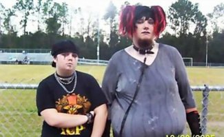 А тут точно есть женщина?