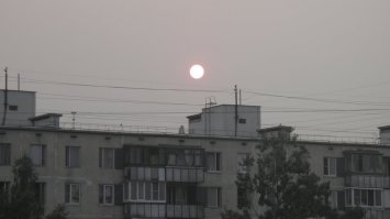 А мы в с женой (беременна была) в Vegas ездили, чистым воздухом дышали. Тогда наверно пол-Москвы в ТРЦ просидело.
На фото солнечное утро и вечер 6 августа 2010.