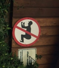 Знак не правильно закрепили ВОТ))