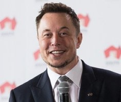 Вы бы купили машину у человека с таким лицом?