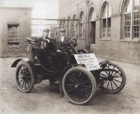 Никто их не убивал, в 1921 батарей нормальных не было. Повозка Эдисоновская 1000 миль ехала трое суток, естественно, быстро развивающиеся керосинки взяли верх.