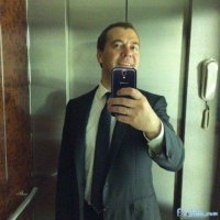 С этим человеком мы точно Америку за пояс заткнем! Видите, жалкие америкашки уже на нас работают!