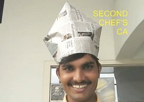 Она не выбрасывает газеты, а использует их с умом. Гениально!