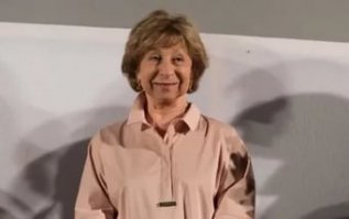 Лия Меджидовна Ахеджакова - первая роль в кино в 1968 году (в возрасте 30 лет) в роли мальчика-подростка Пети, сына вернувшегося с войны старшины.