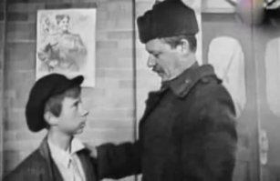 Лия Меджидовна Ахеджакова - первая роль в кино в 1968 году (в возрасте 30 лет) в роли мальчика-подростка Пети, сына вернувшегося с войны старшины.