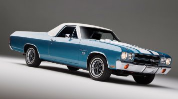 Если всё сложится удачно, то уже этой осенью в России станет на одного такого красавца больше! Но скорее всего в красном,правда)