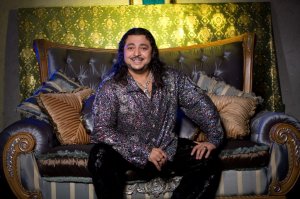 Да ладно, доктор, здесь ключевые слова цыгане и расизм, прикольно же, никого даже не смутил такой идиотизм как барон на коне а 21 веке.