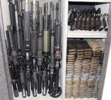 я конечно не супер спец но держать заряженные рожки вот так как на фото!?или они не в курсе что пружина слабеет со временем? :)