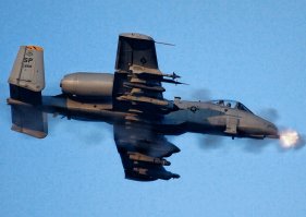 А-10 Тhunderbolt с его невероятной семи-ствольной пушкой GAU-8, с характерным звуком способной производить до 70-ти выстрелов в секунду