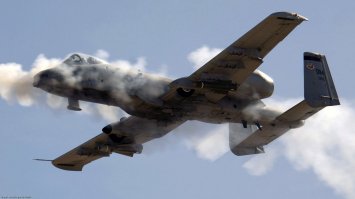 А-10 Тhunderbolt с его невероятной семи-ствольной пушкой GAU-8, с характерным звуком способной производить до 70-ти выстрелов в секунду